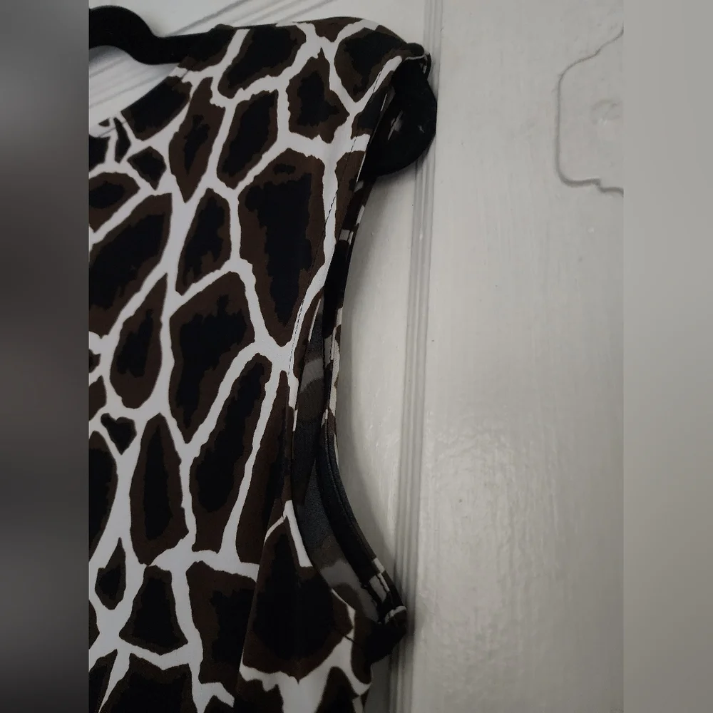 Giraffe/Animal Print Sleeveless Womens Blouse - Picture 4 of 10